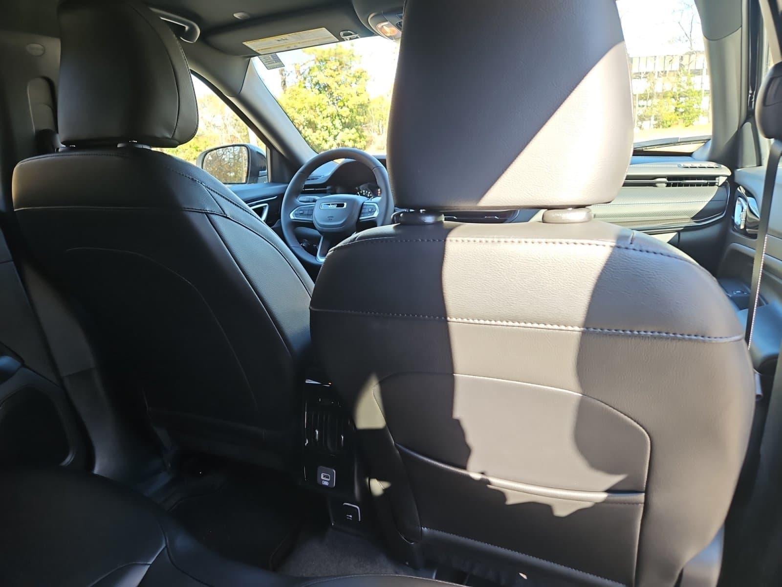 New 2026 Jeep Compass Limited - photo - 17