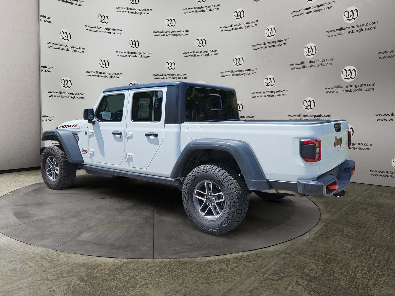Pre-Owned 2026 Jeep Gladiator Mojave - photo - 2