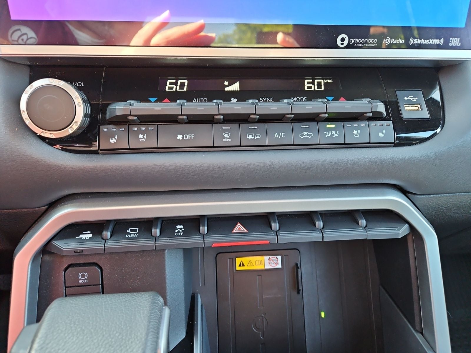 Pre-Owned 2024 Toyota Tundra Hybrid Platinum - photo - 26