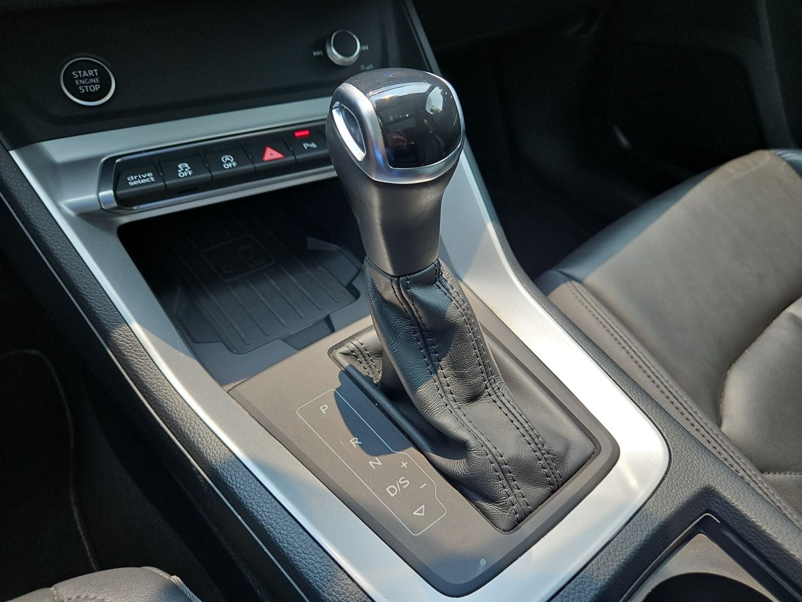 Pre-Owned 2024 Audi Q3 Premium - photo - 24