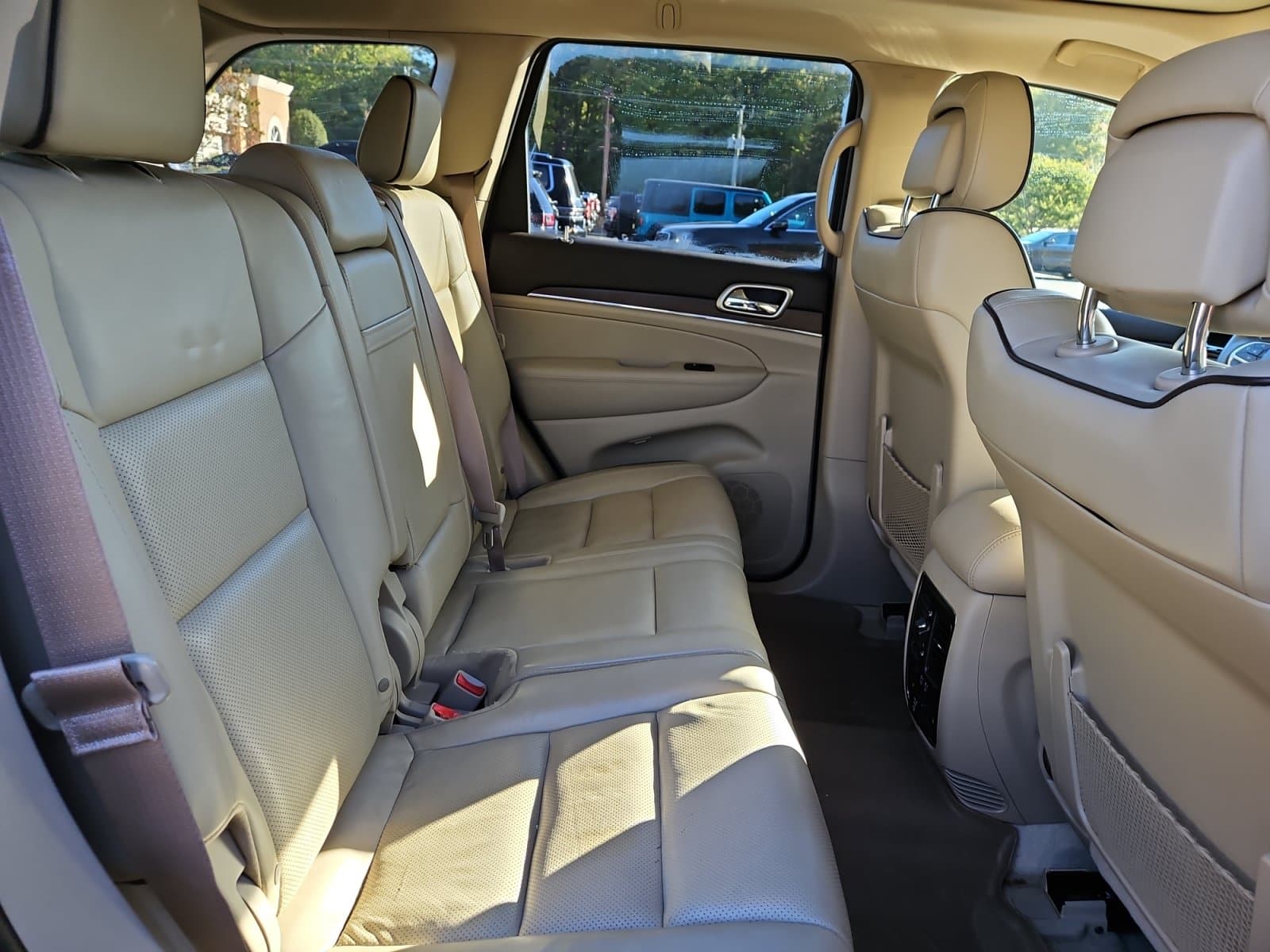 Pre-Owned 2017 Jeep Grand Cherokee Overland - photo - 16