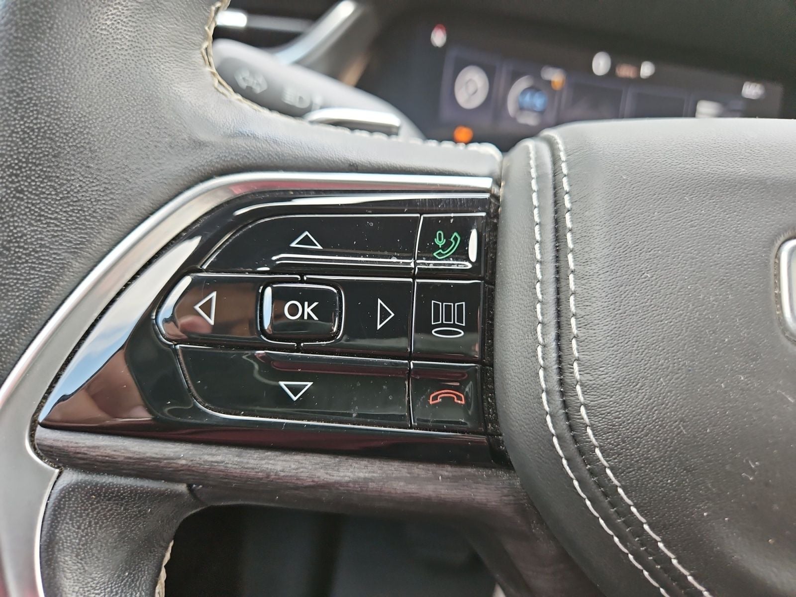 Pre-Owned 2021 Jeep Grand Cherokee L Overland - photo - 24