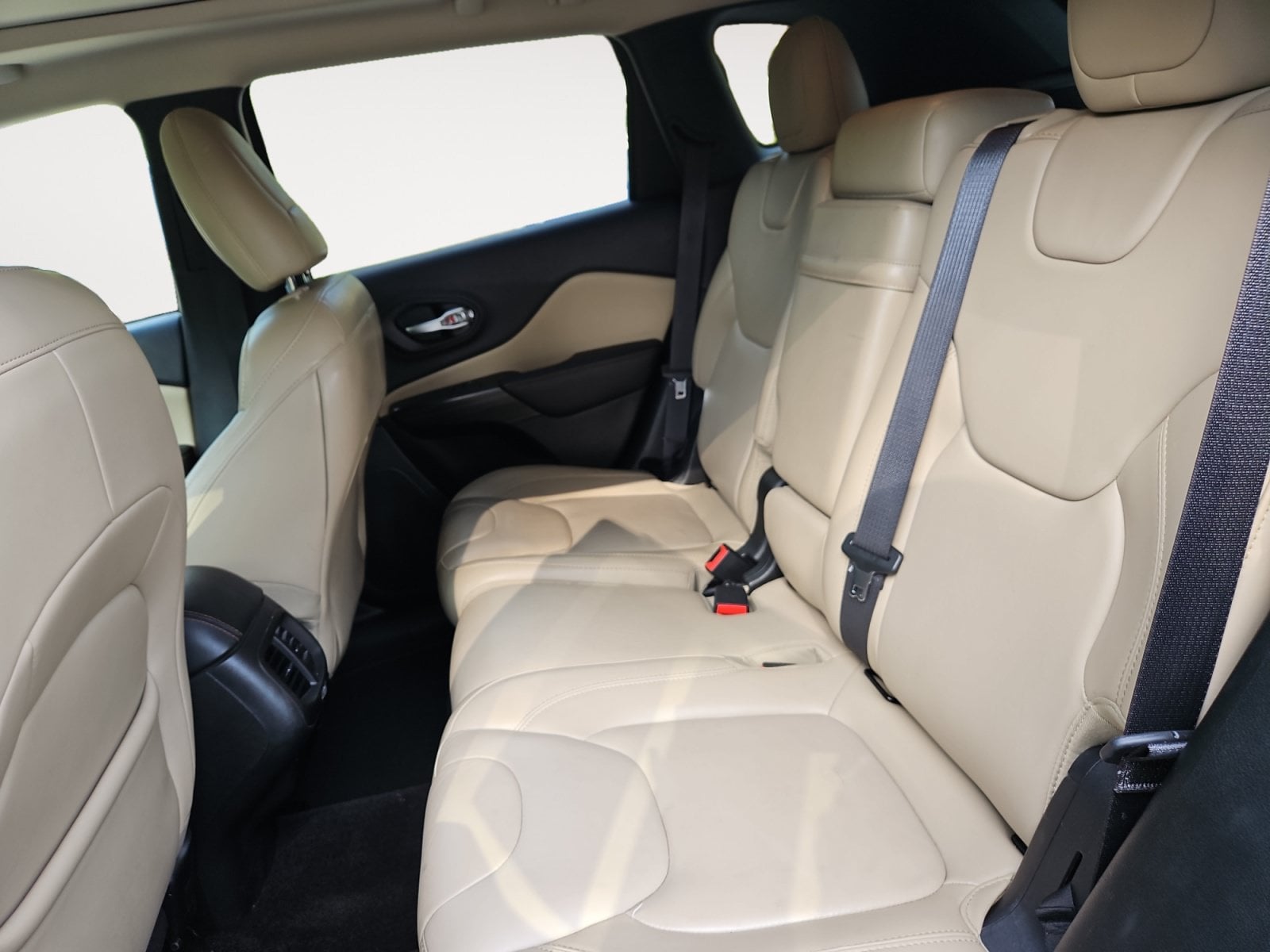 Pre-Owned 2017 Jeep Cherokee Limited - photo - 12