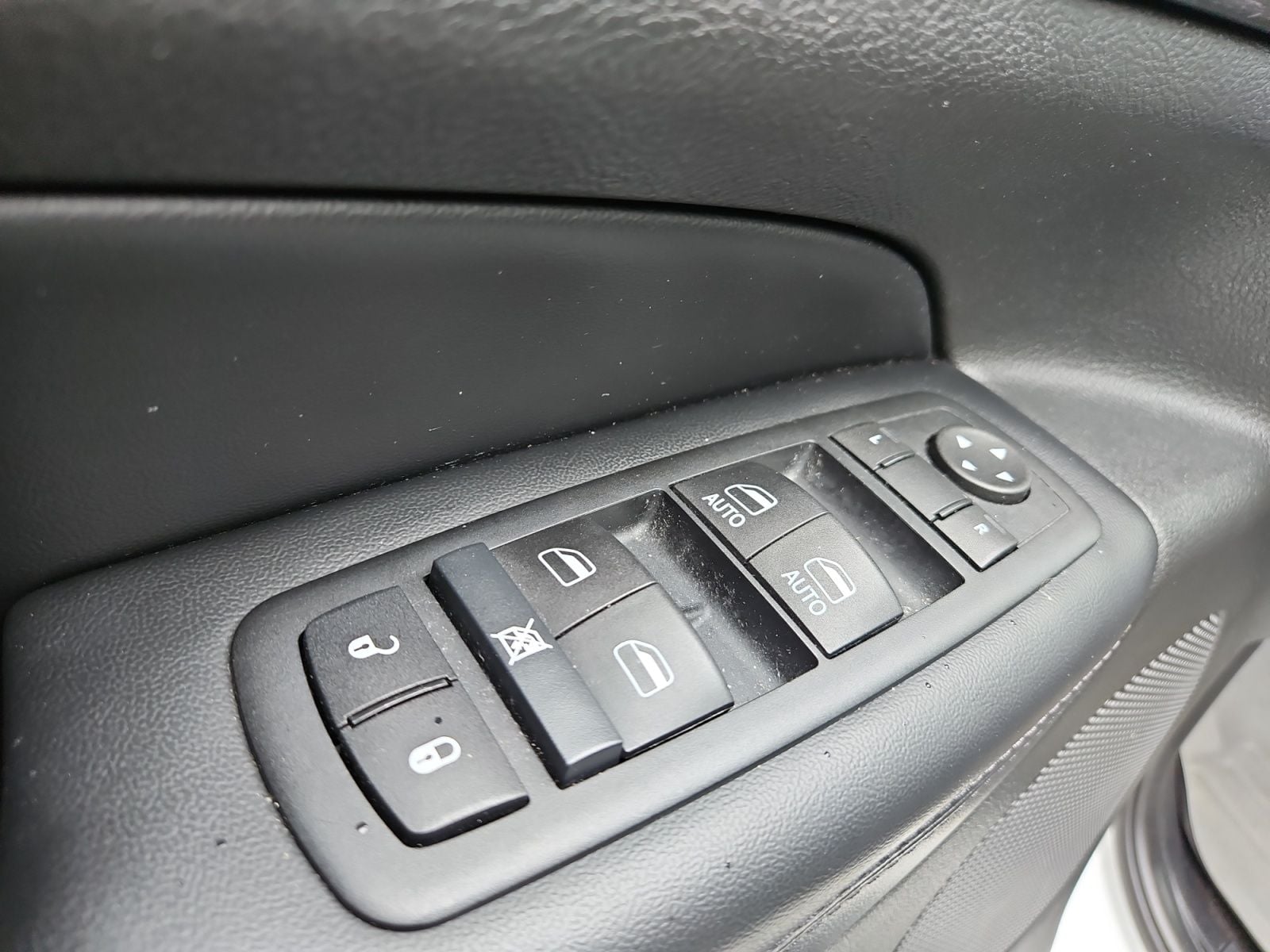 Pre-Owned 2015 Jeep Grand Cherokee Laredo - photo - 21