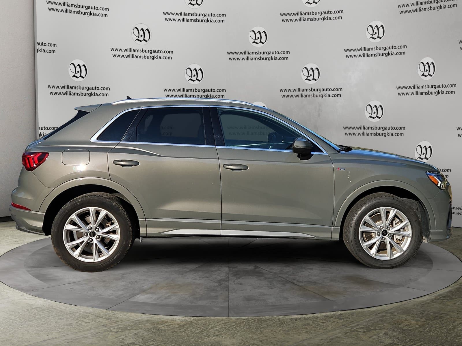Pre-Owned 2025 Audi Q3 Premium - photo - 5