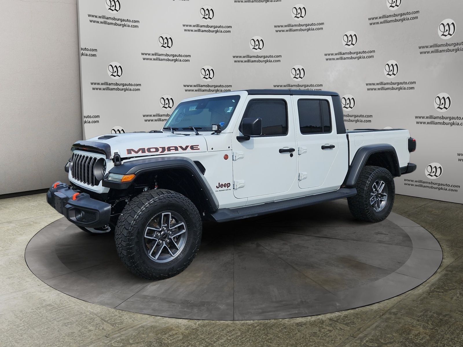 Pre-Owned 2024 Jeep Gladiator Mojave - photo - 0