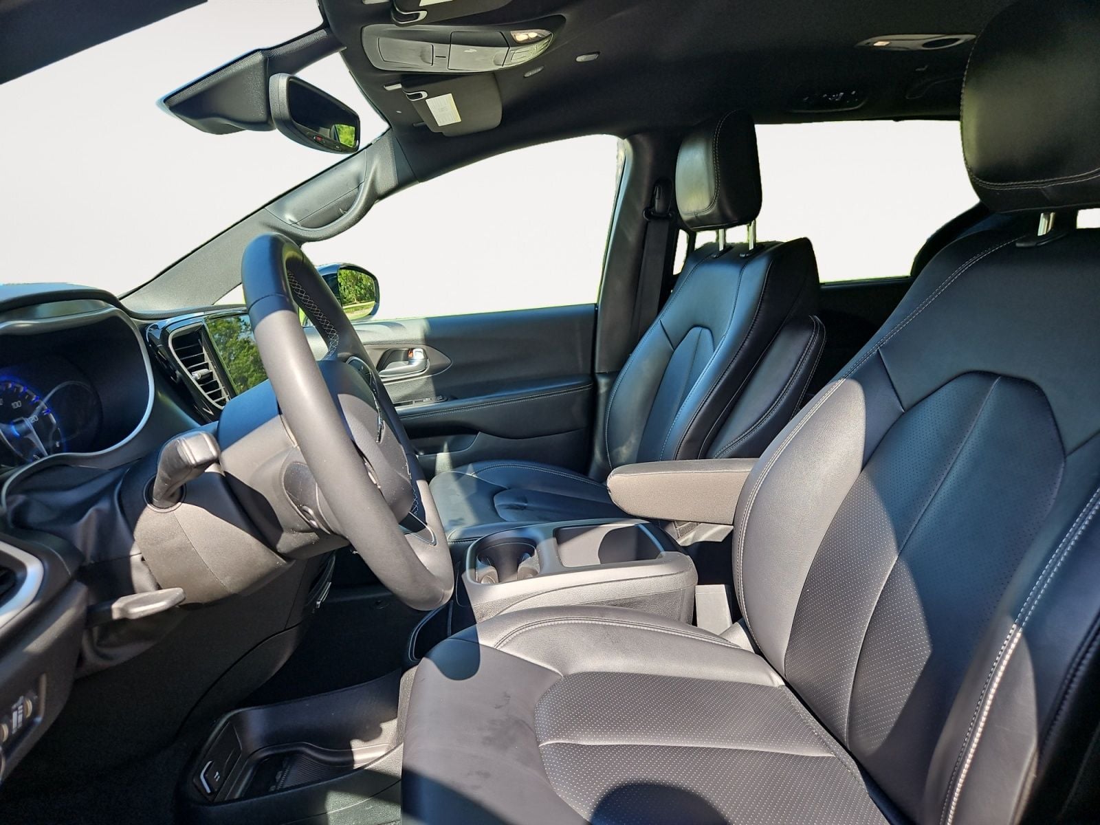 Pre-Owned 2025 Chrysler Pacifica Select - photo - 8