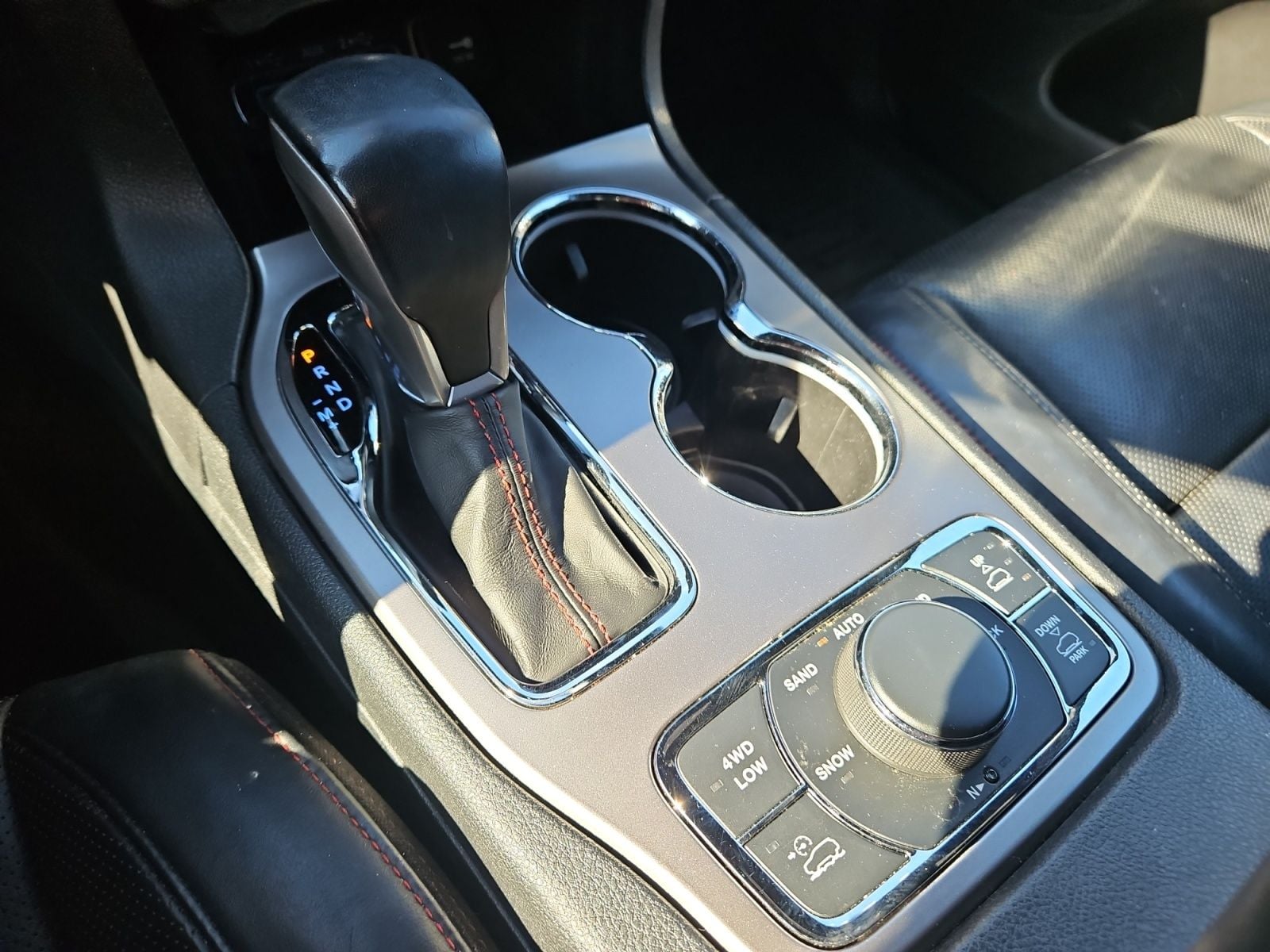 Pre-Owned 2020 Jeep Grand Cherokee Trailhawk - photo - 25