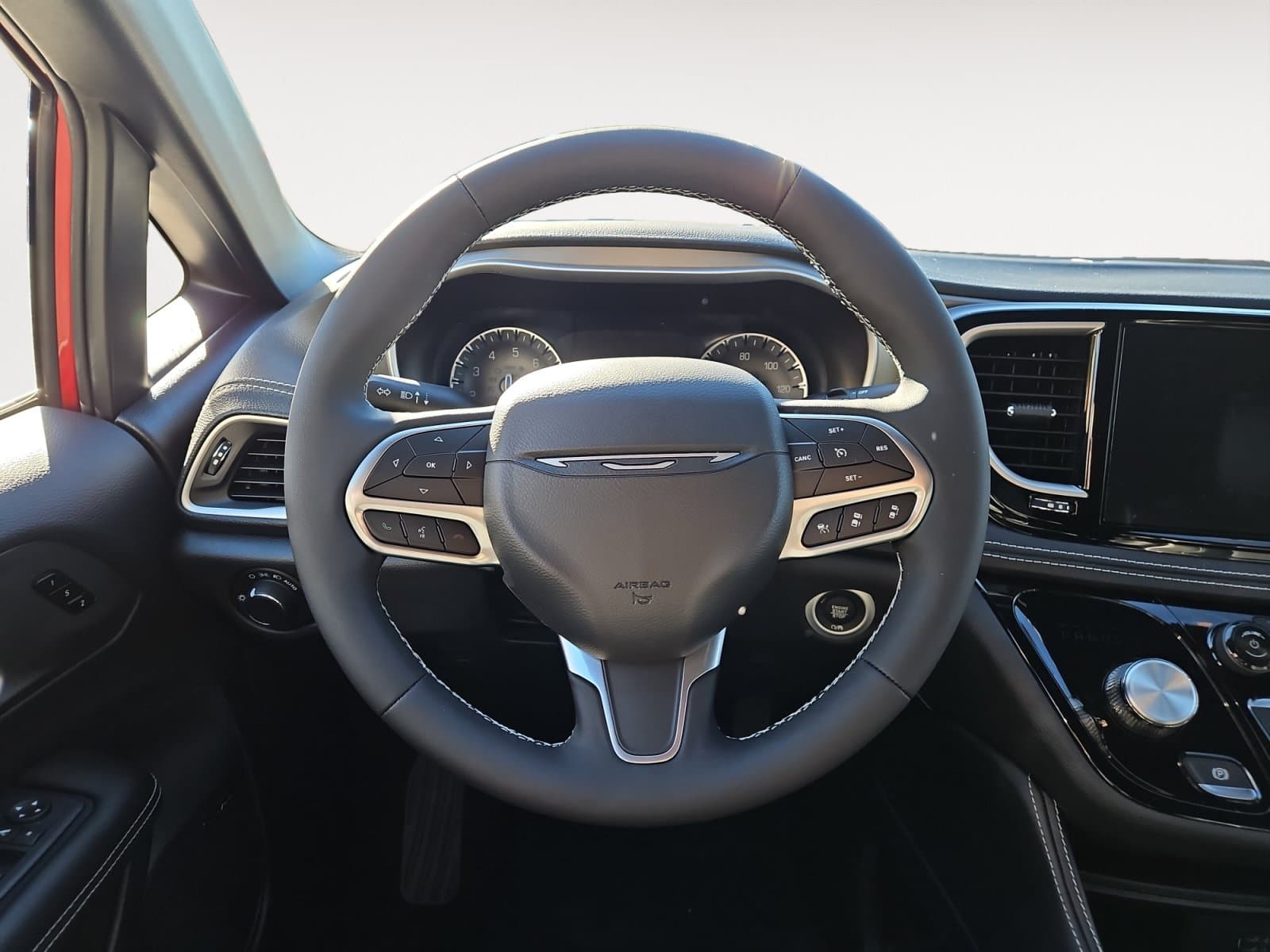 New 2027 Chrysler Pacifica Limited - photo - 11