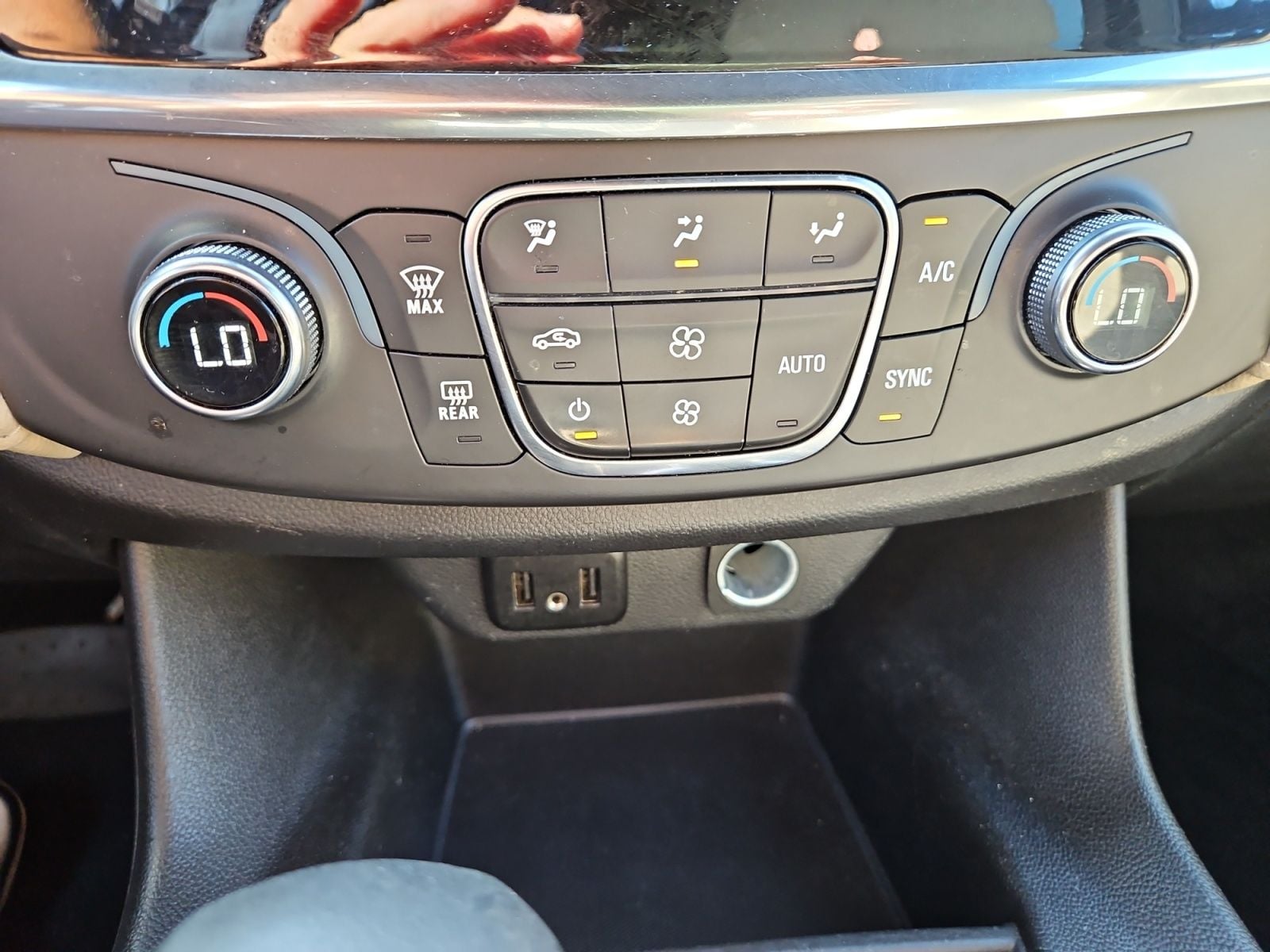 Pre-Owned 2023 Chevrolet Traverse LS - photo - 27