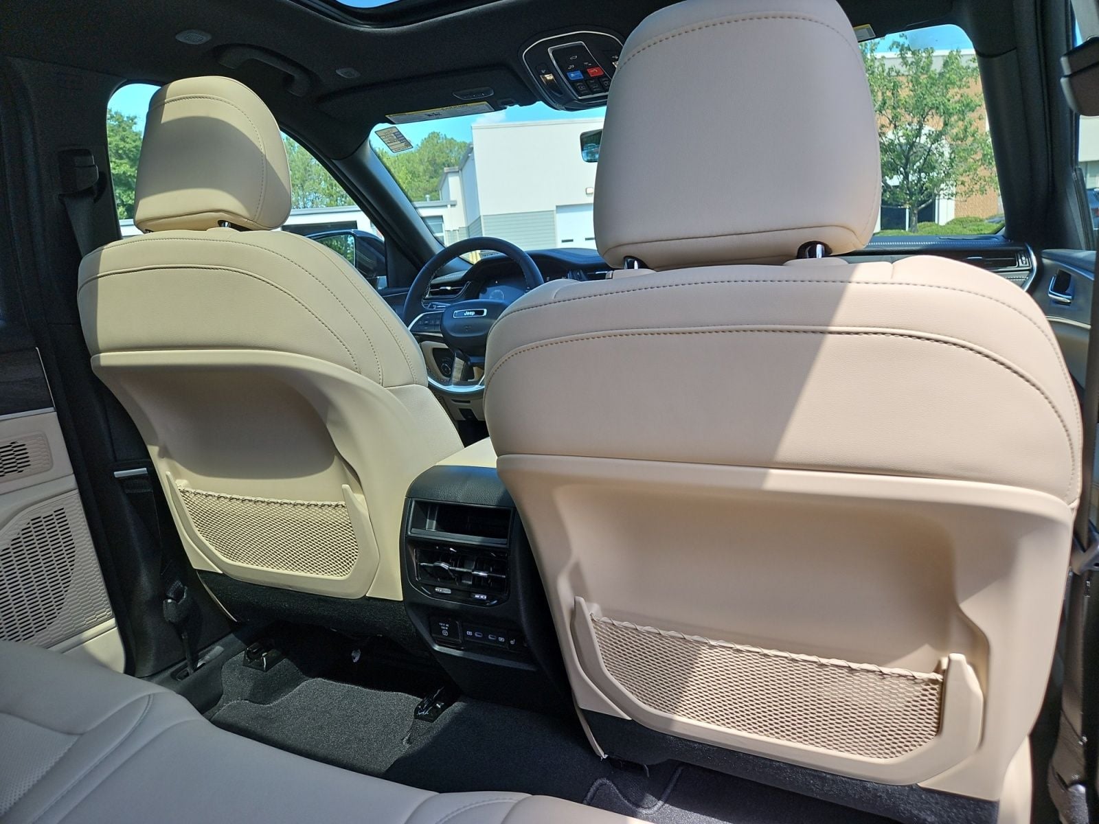 New 2027 Jeep Grand Cherokee Limited - photo - 17