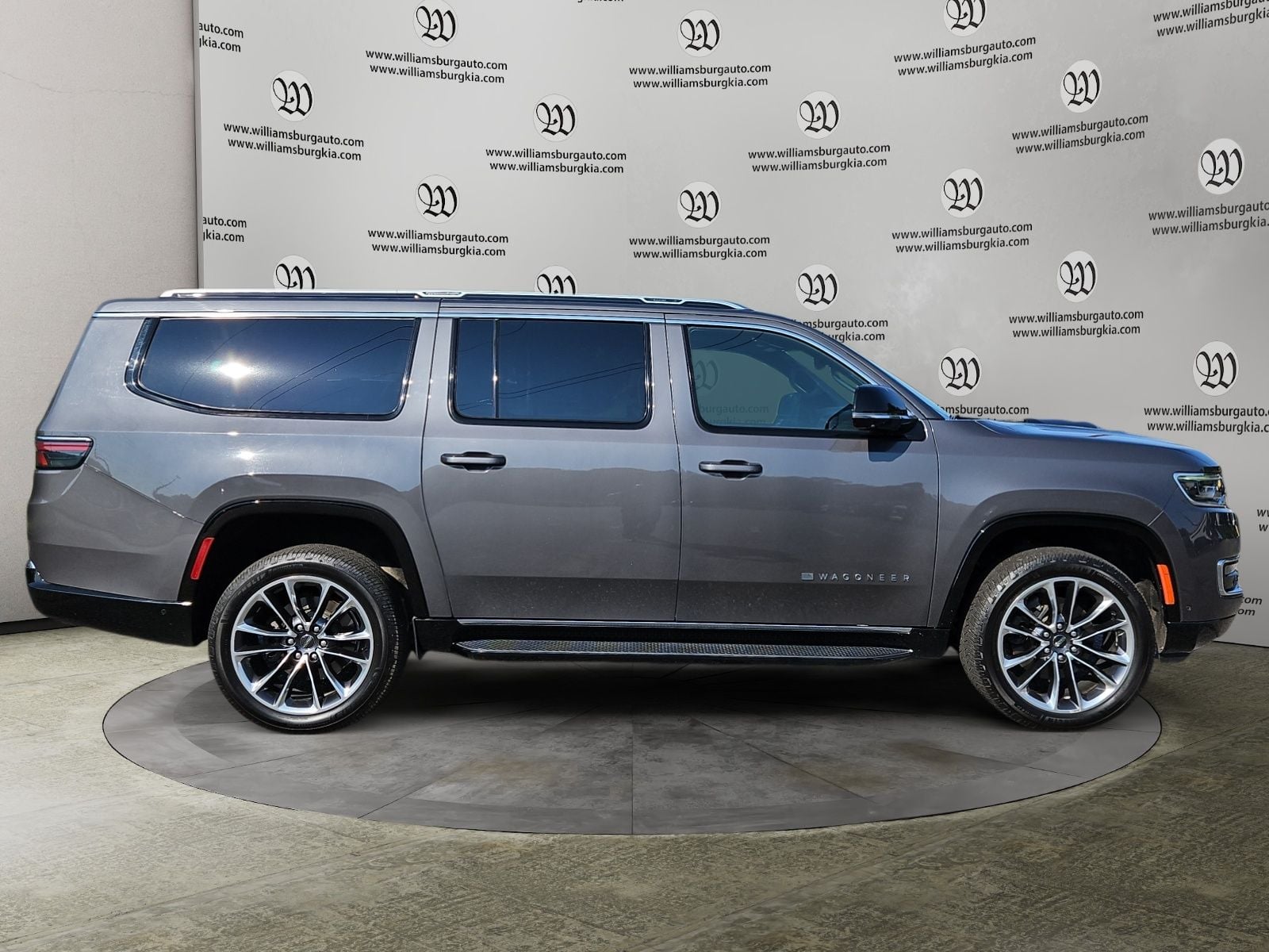 Pre-Owned 2024 Jeep Wagoneer L Series II - photo - 5