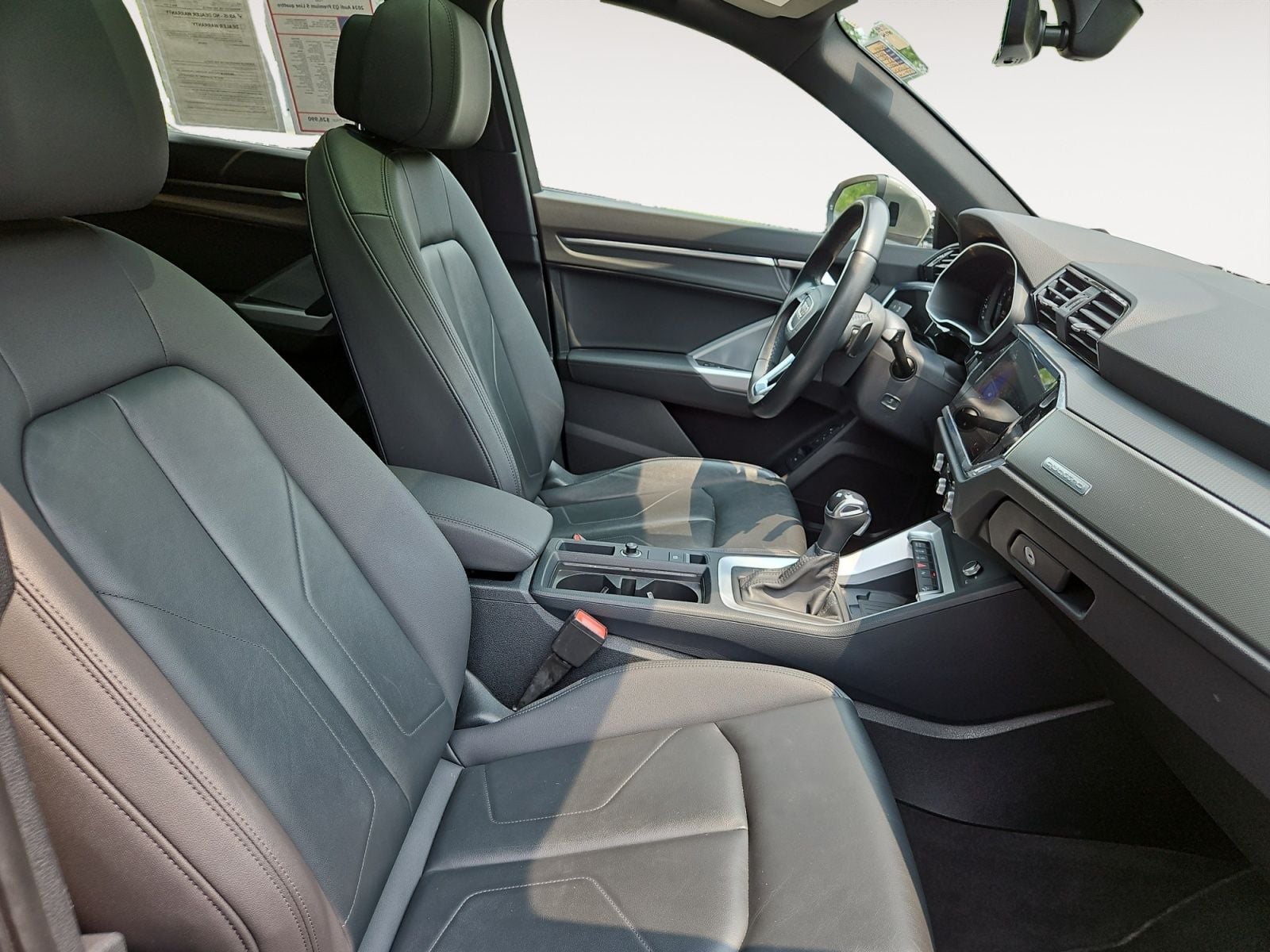 Pre-Owned 2024 Audi Q3 Premium - photo - 14