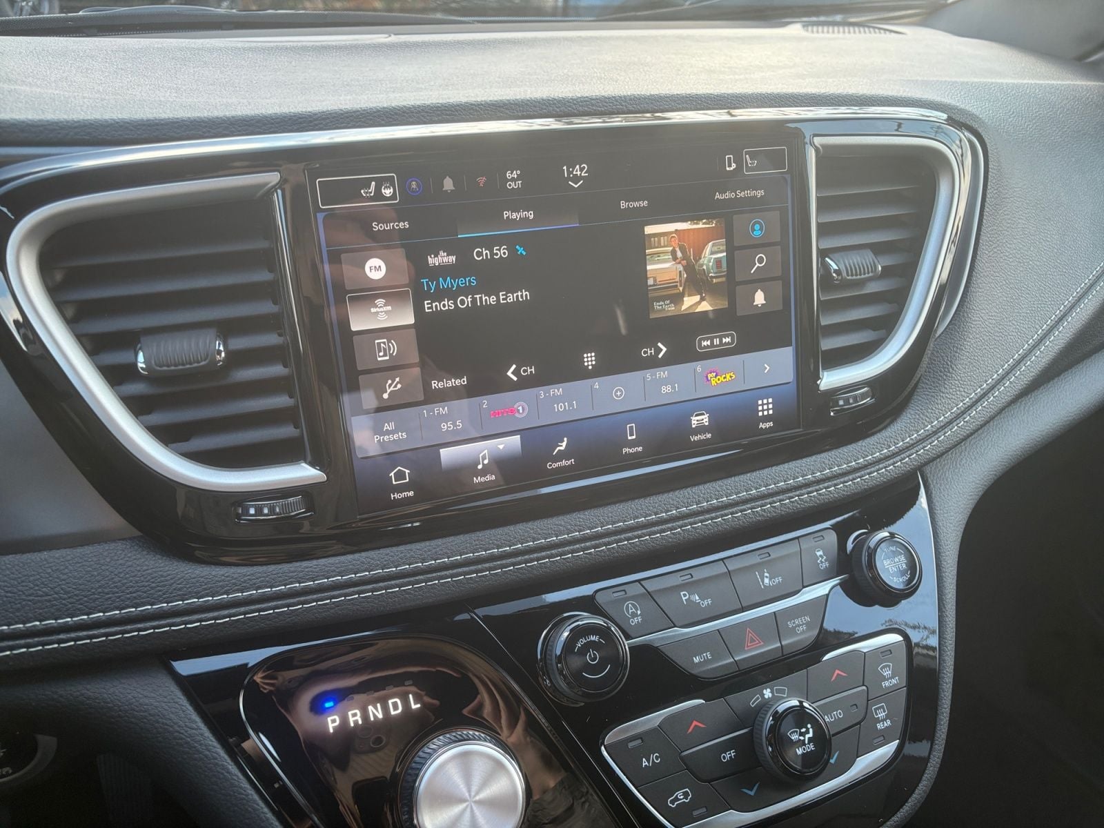 New 2026 Chrysler Pacifica Select - photo - 25