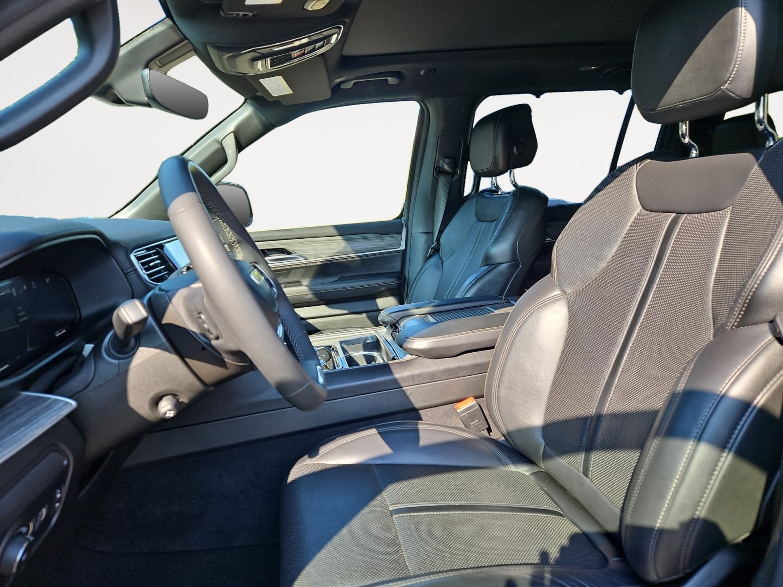 Pre-Owned 2024 Jeep Wagoneer L Series II - photo - 8