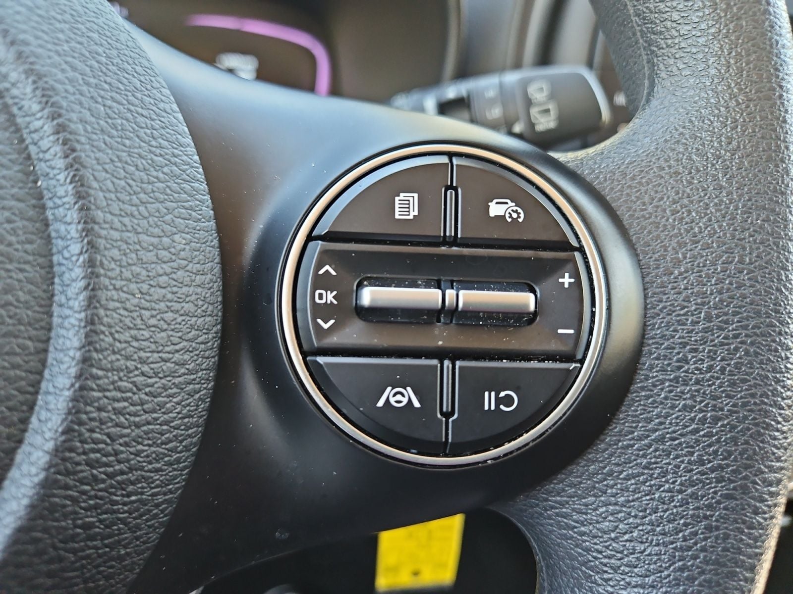 Pre-Owned 2023 Kia Soul LX - photo - 25