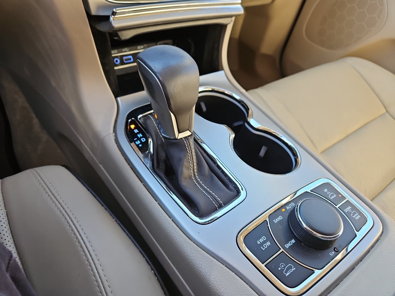 Pre-Owned 2017 Jeep Grand Cherokee Overland - photo - 26