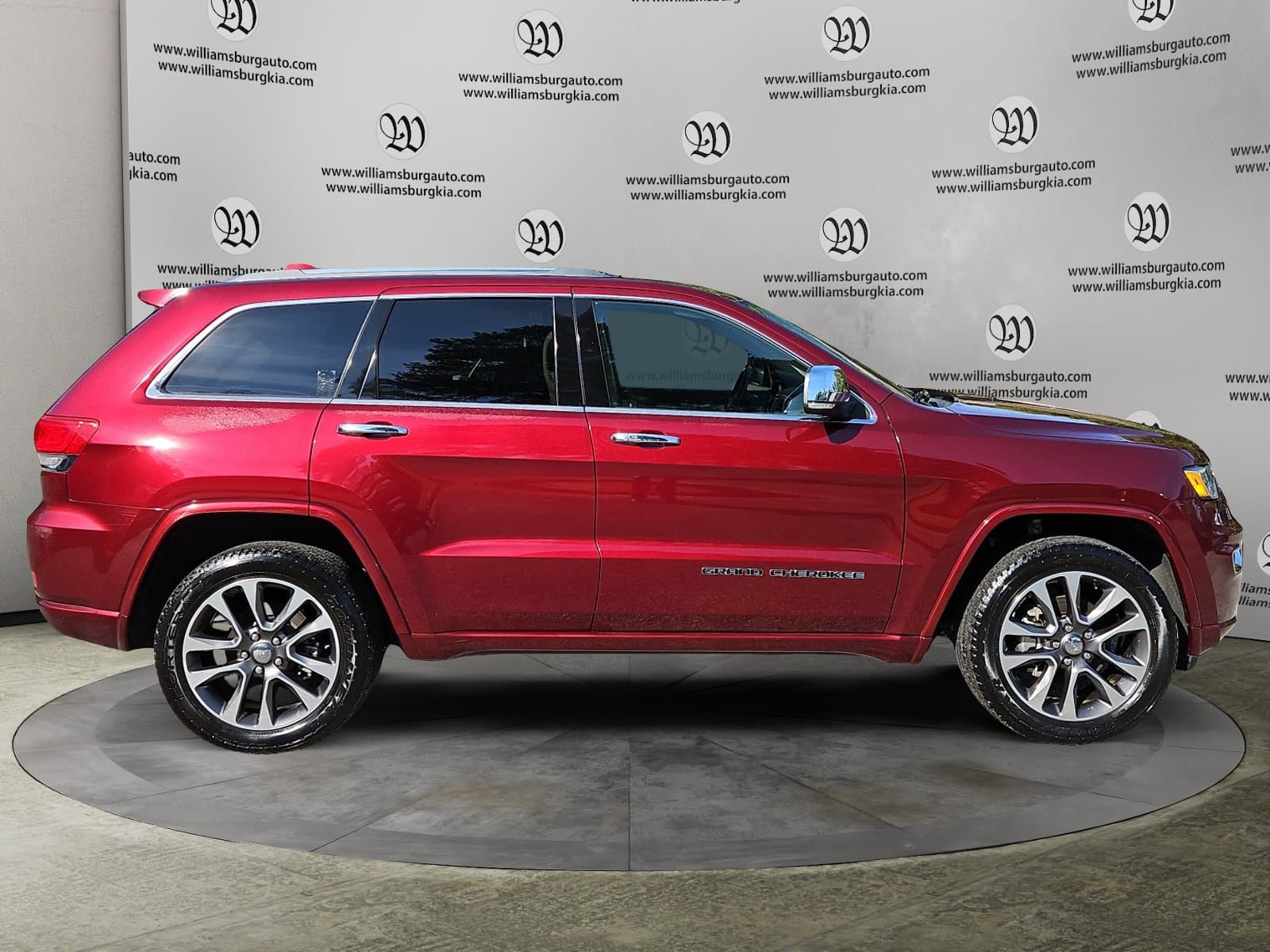 Pre-Owned 2018 Jeep Grand Cherokee Overland - photo - 5
