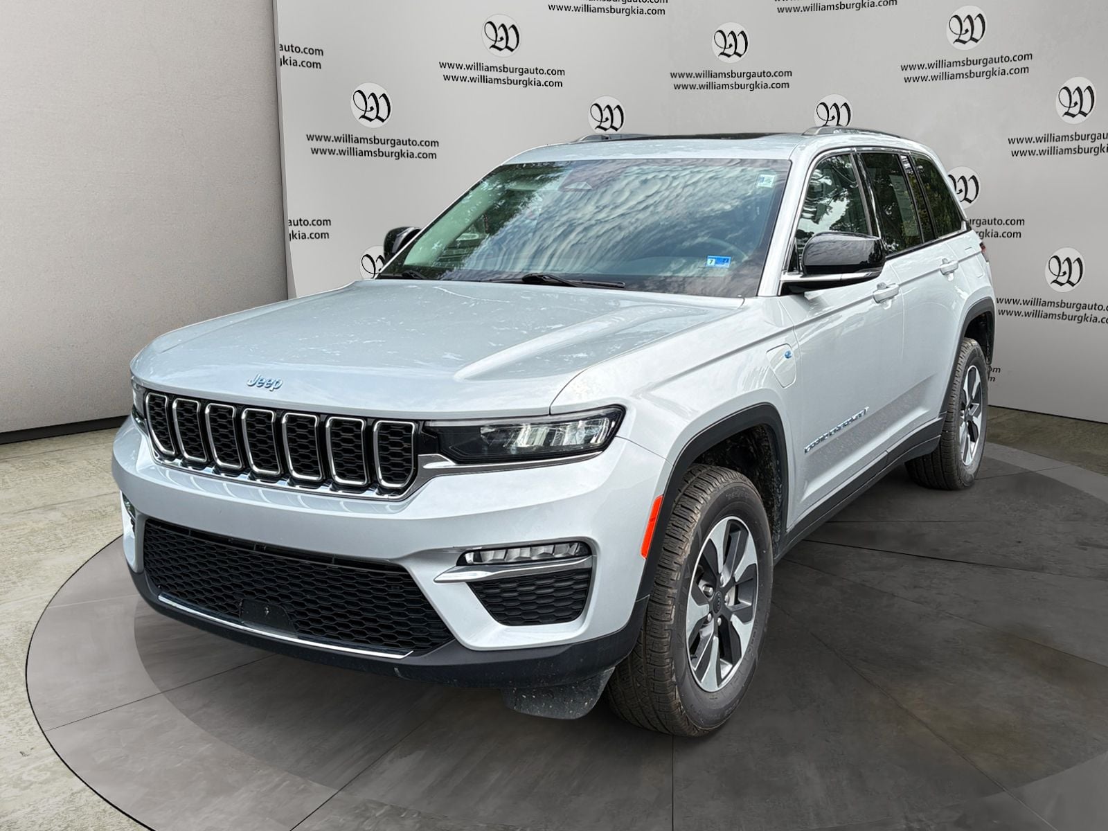 Pre-Owned 2024 Jeep Grand Cherokee 4xe - photo - 0