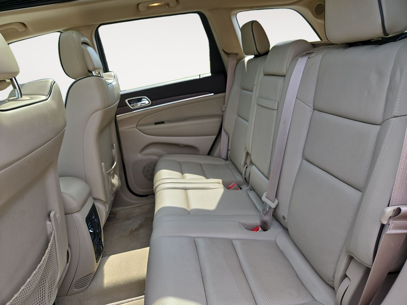 Pre-Owned 2014 Jeep Grand Cherokee Overland - photo - 12