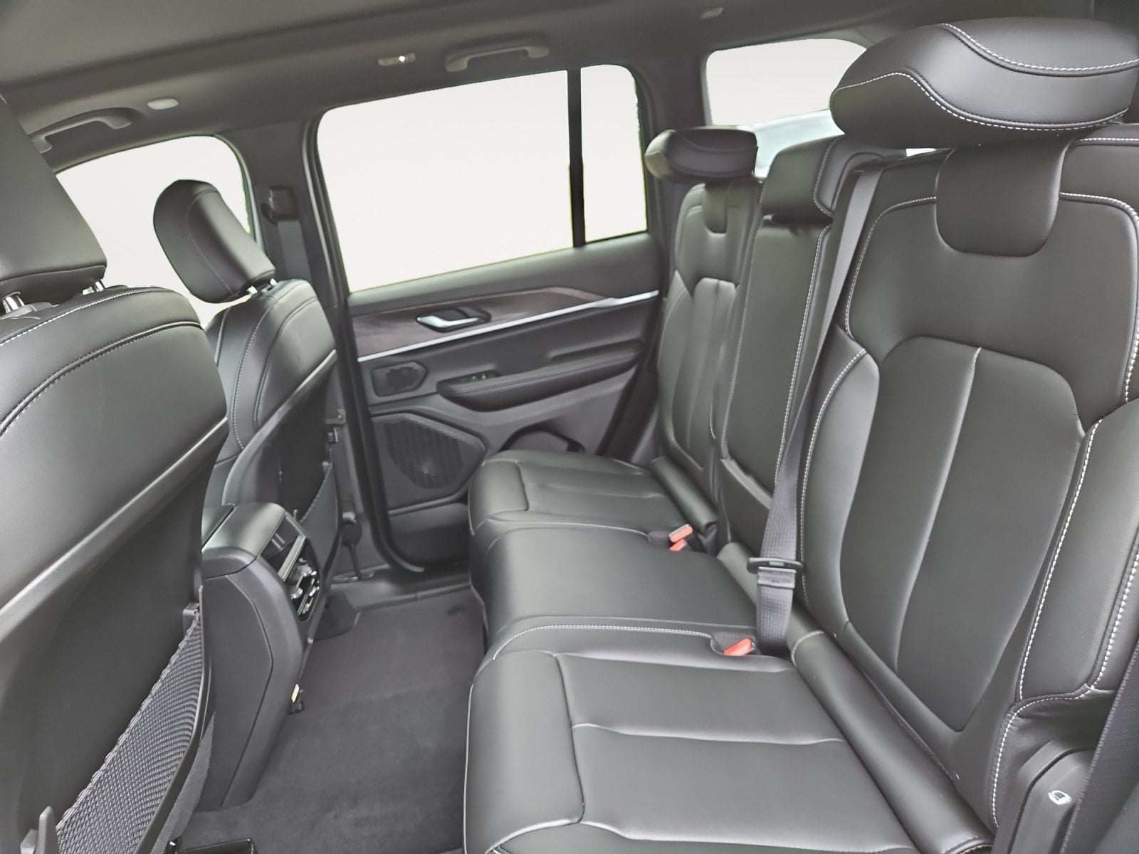 New 2027 Jeep Grand Cherokee Limited Reserve - photo - 12