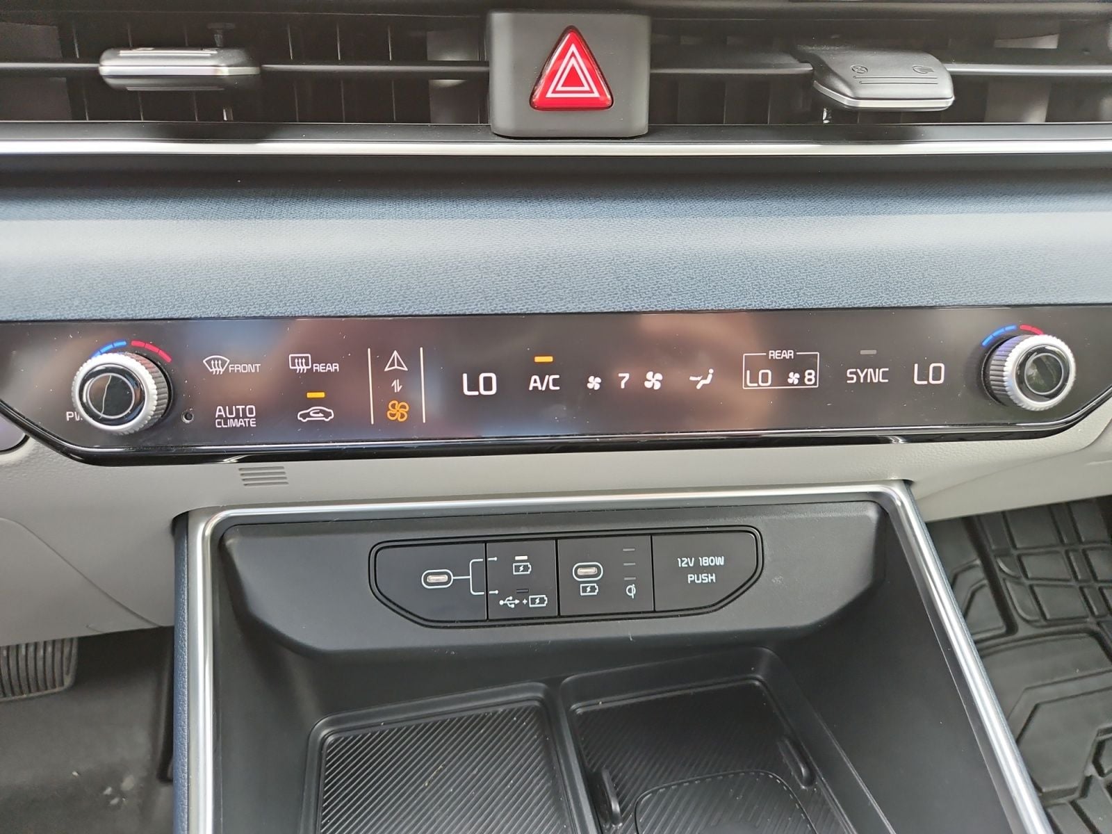 Pre-Owned 2025 Kia Carnival SX - photo - 27