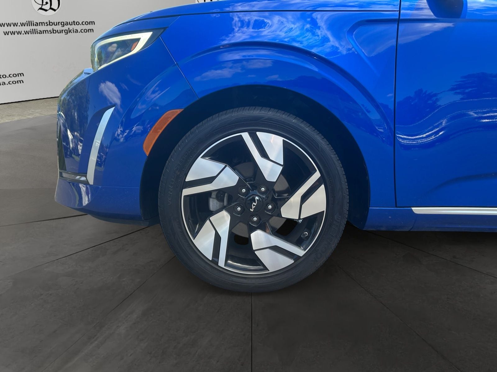 Pre-Owned 2024 Kia Soul GT-Line - photo - 13