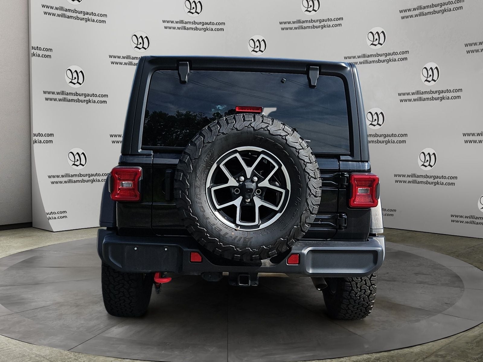 Pre-Owned 2024 Jeep Wrangler Rubicon - photo - 3