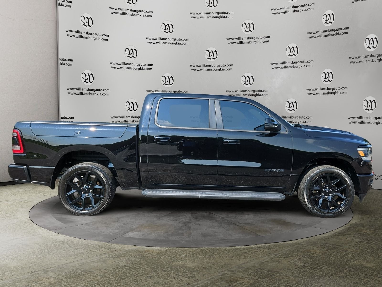 Pre-Owned 2024 Ram 1500 Laramie - photo - 5