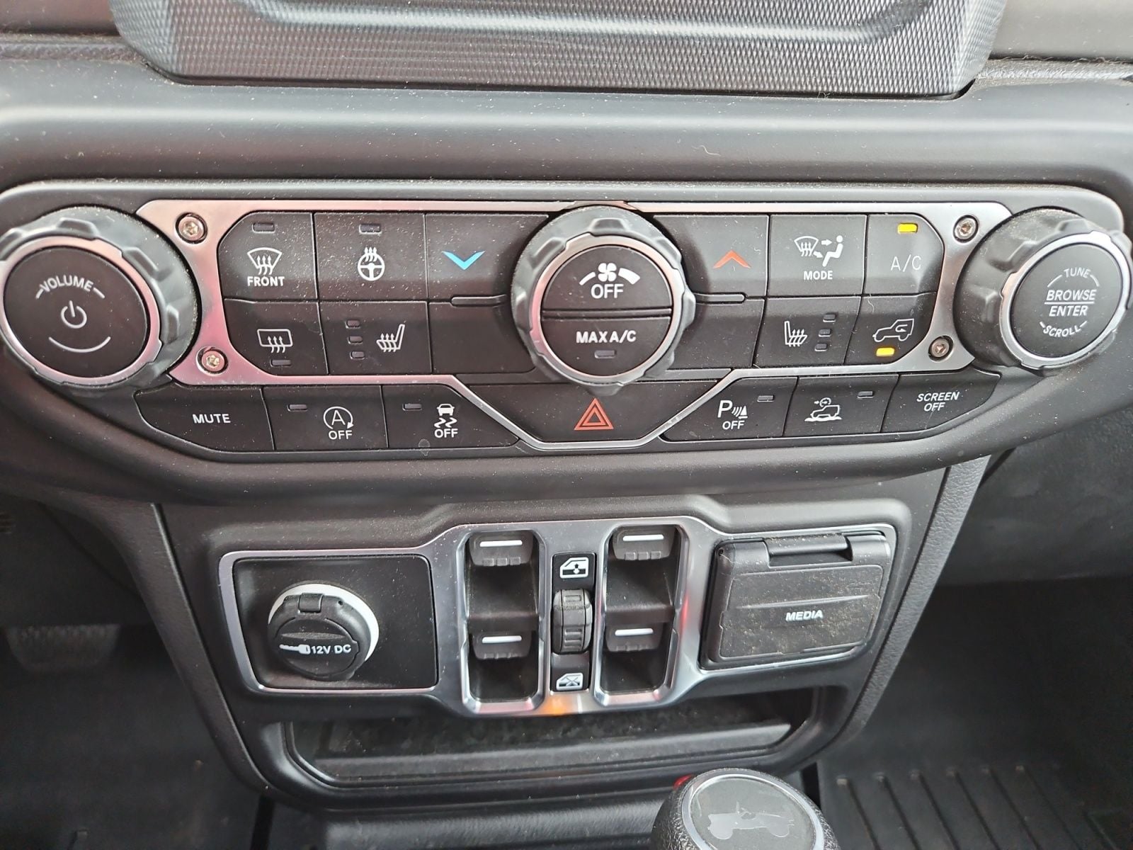 Pre-Owned 2023 Jeep Wrangler Sport S - photo - 26