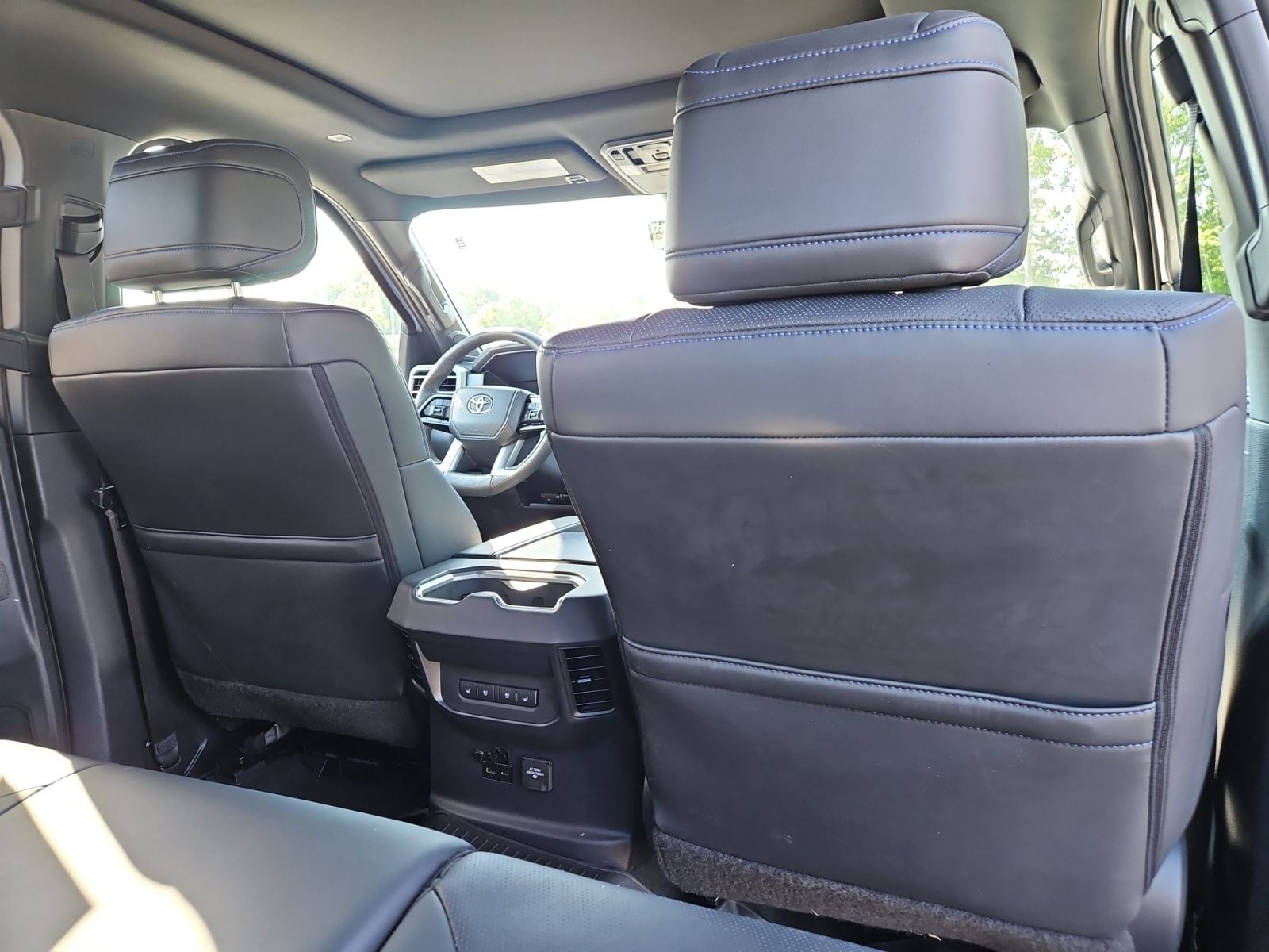 Pre-Owned 2024 Toyota Tundra Hybrid Platinum - photo - 17