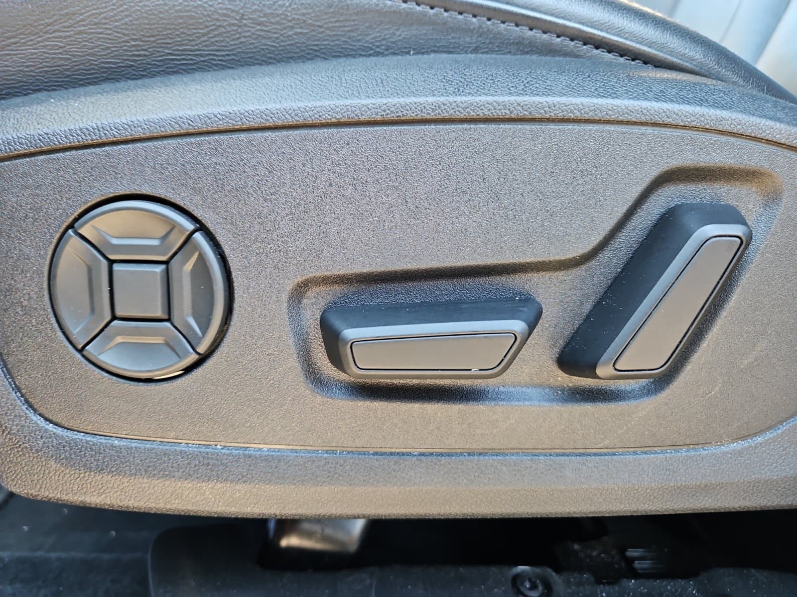 Pre-Owned 2025 Audi Q3 Premium - photo - 20