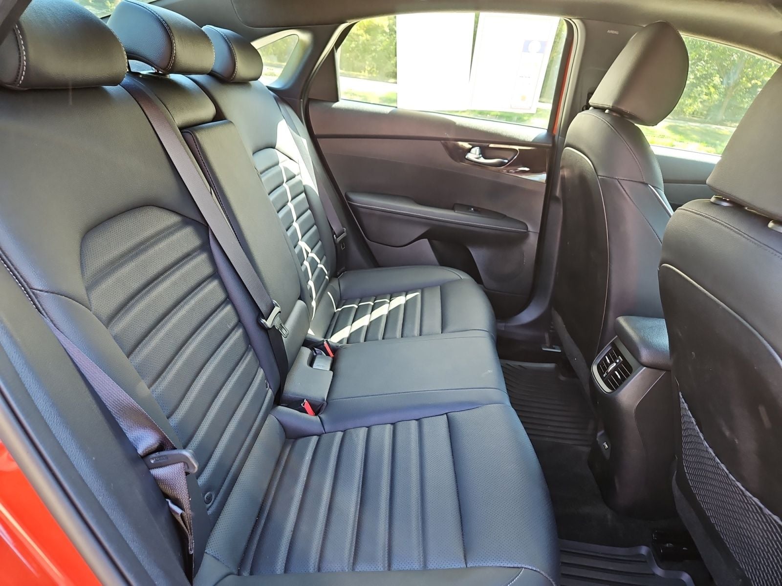 Pre-Owned 2024 Kia Forte GT-Line - photo - 16