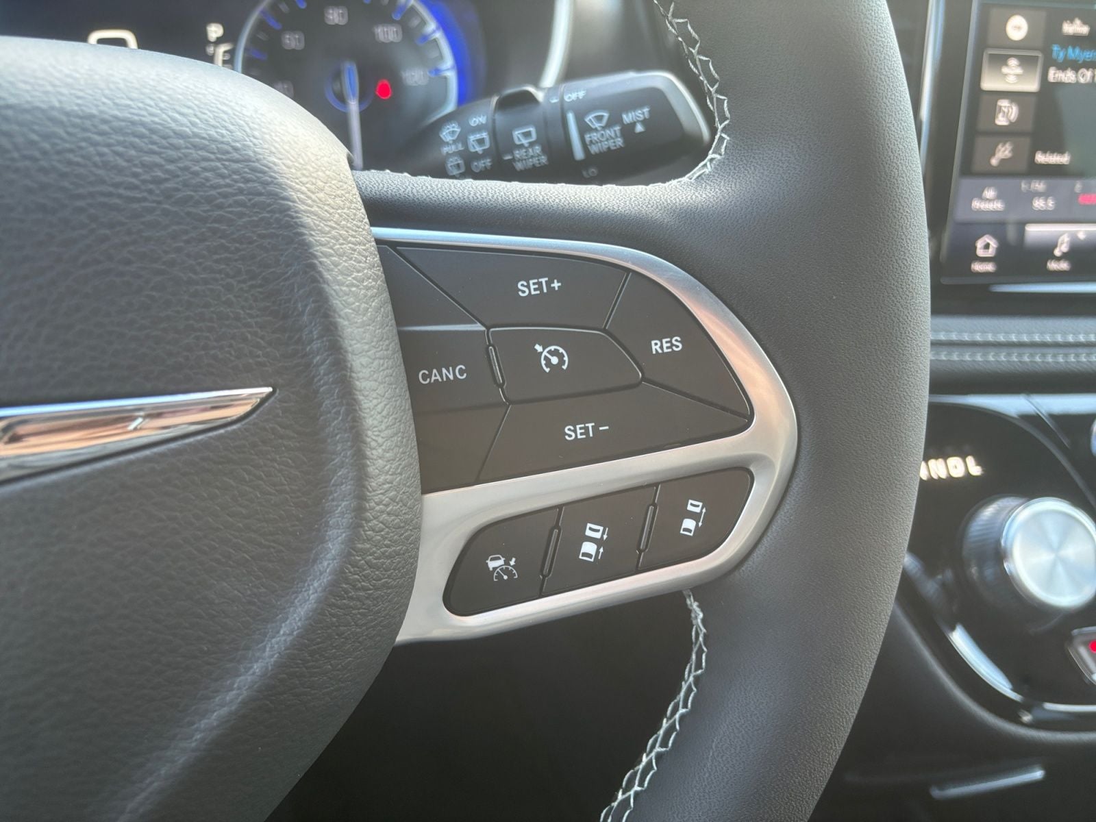 New 2026 Chrysler Pacifica Select - photo - 22