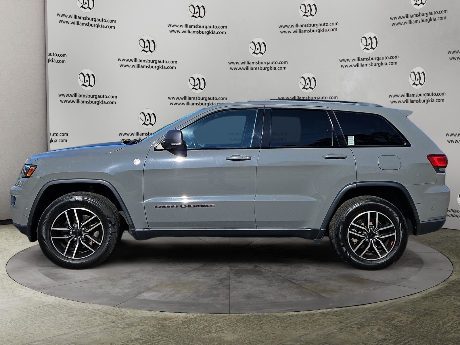 Pre-Owned 2020 Jeep Grand Cherokee Trailhawk - photo - 1
