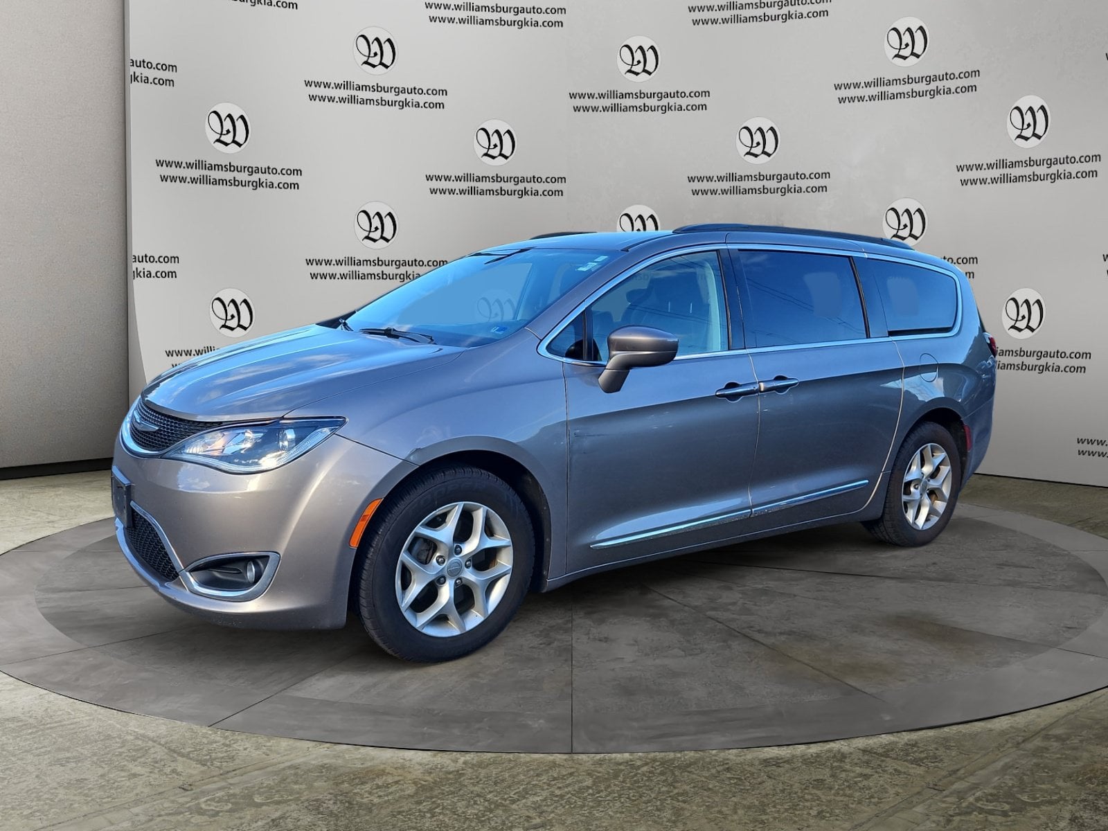2017 Chrysler Pacifica Touring L Photo in Williamsburg VA 23185