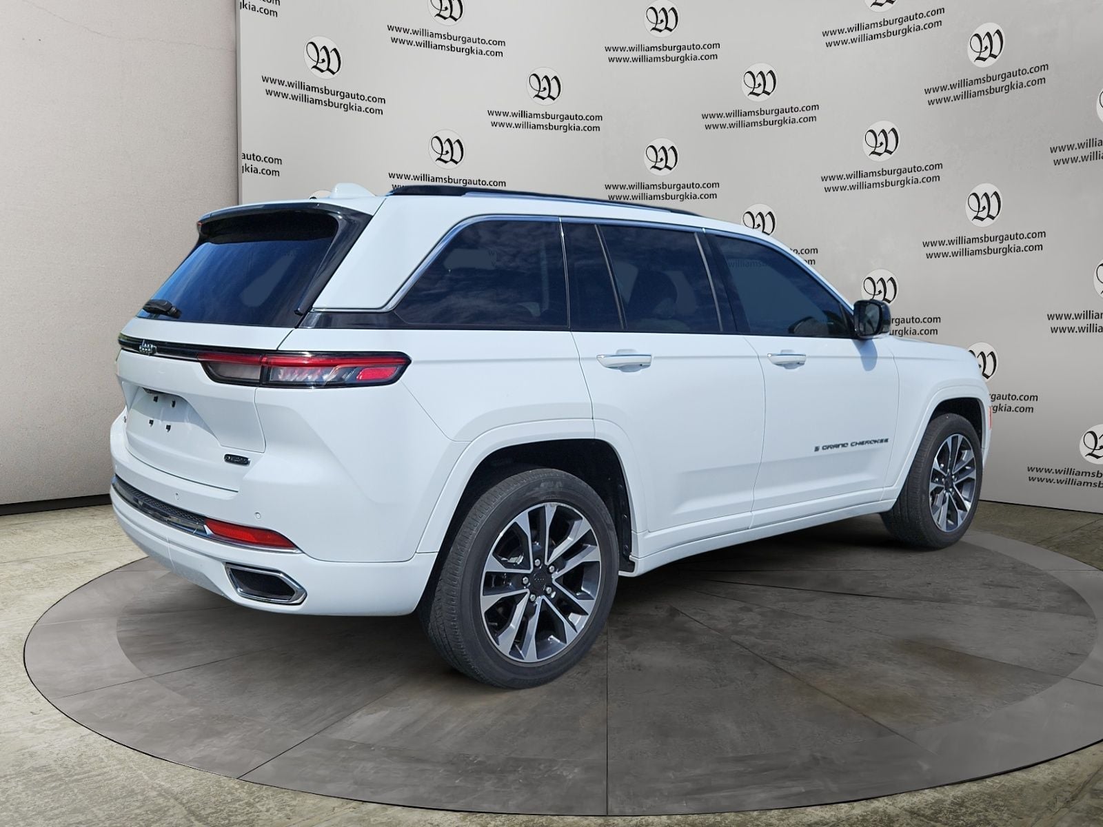 2022 Jeep Grand Cherokee Overland Photo in Williamsburg VA 23185