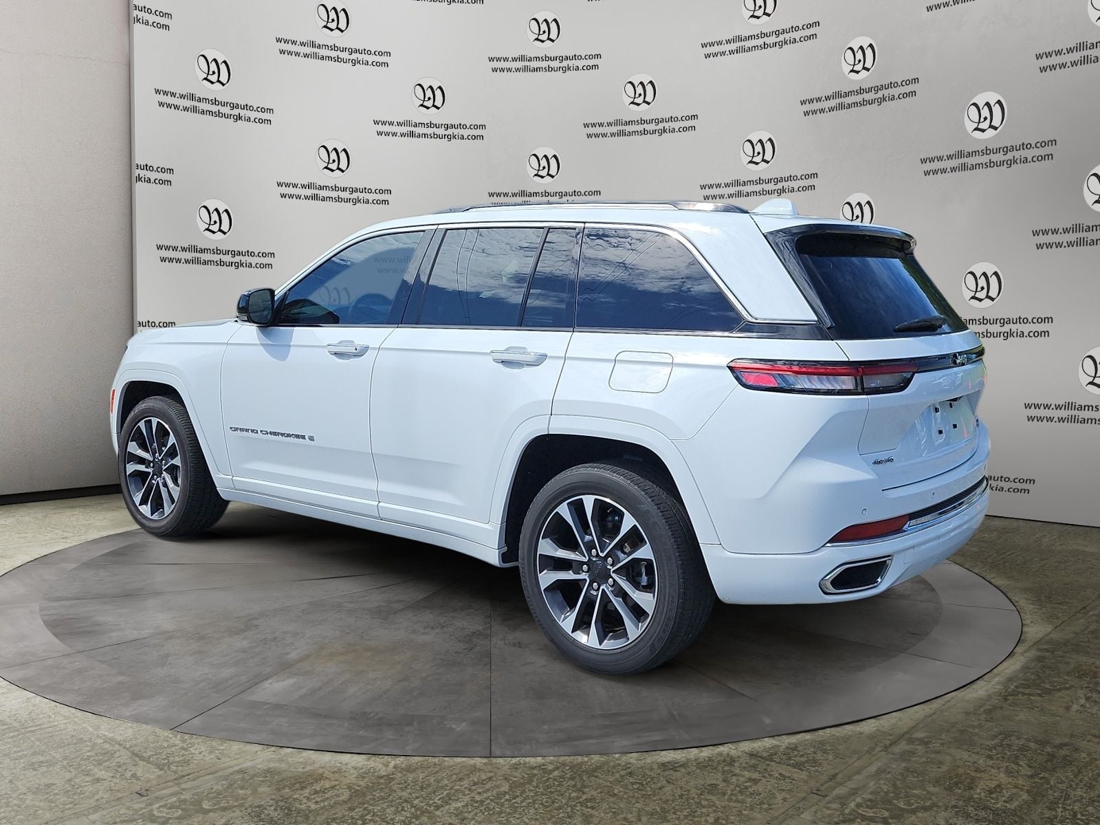 2022 Jeep Grand Cherokee Overland Photo in Williamsburg VA 23185